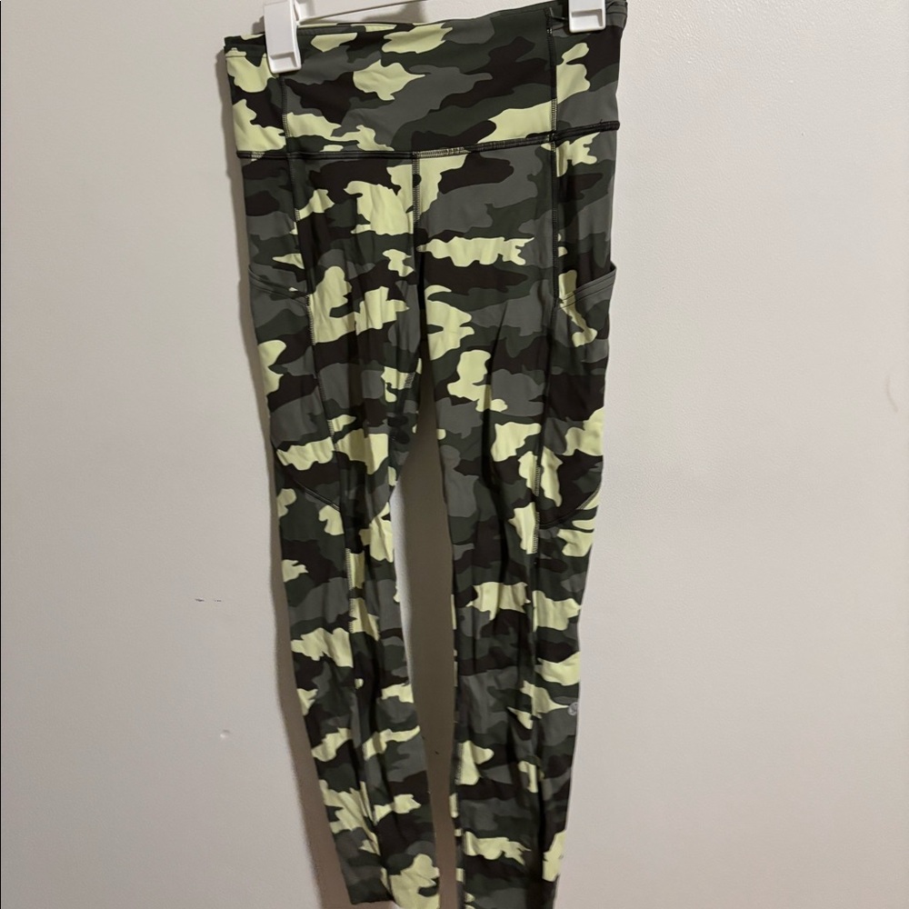 Lululemon camo leggings size 8 NWOT
